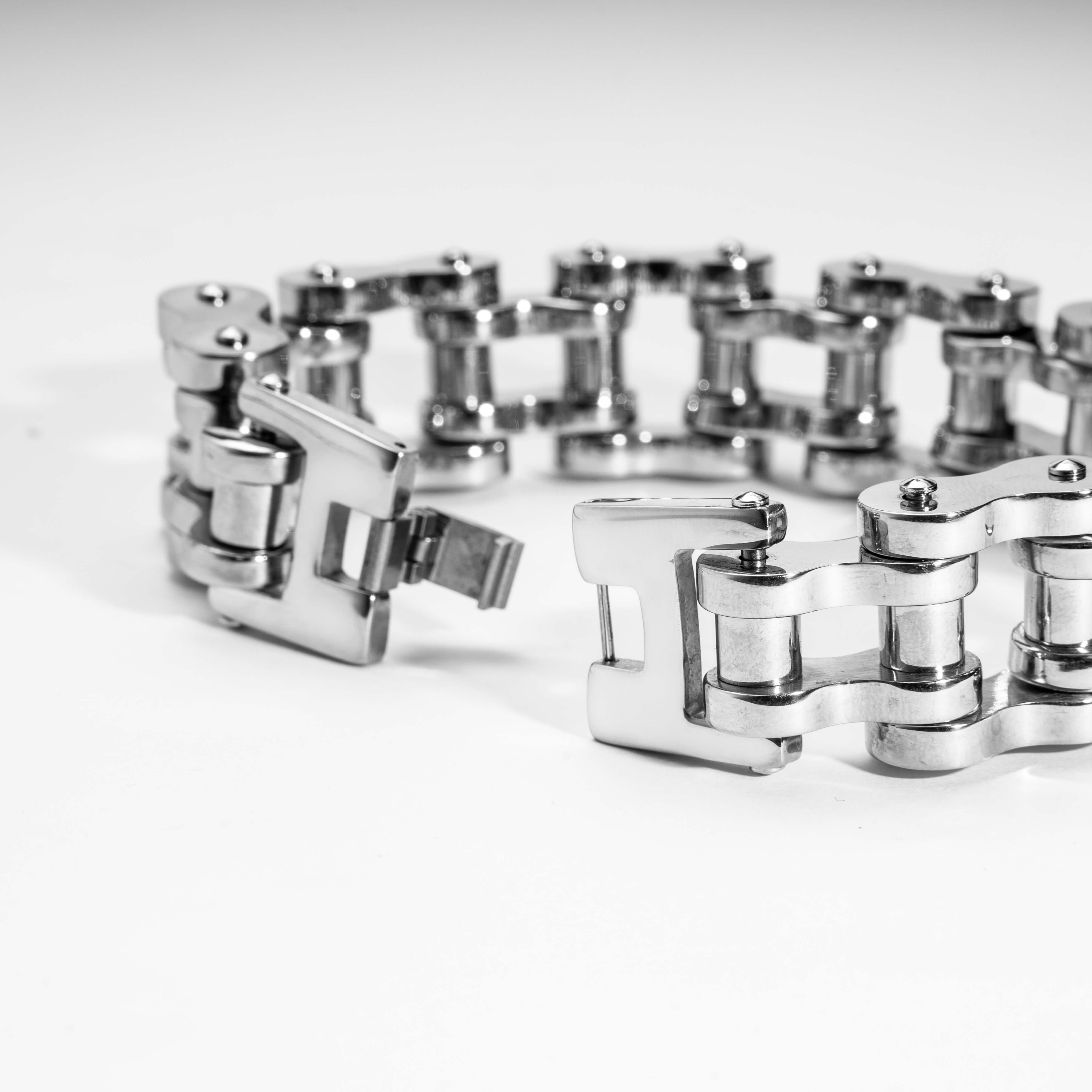 Biker's Pride: Chain Link Motorcycle Bracelet